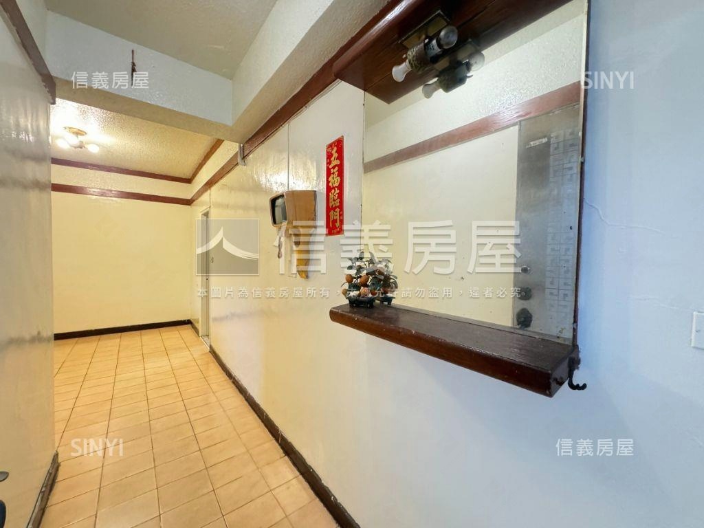 東門捷運稀有５房車位房屋室內格局與周邊環境