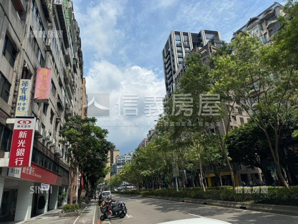 東門捷運稀有５房車位房屋室內格局與周邊環境