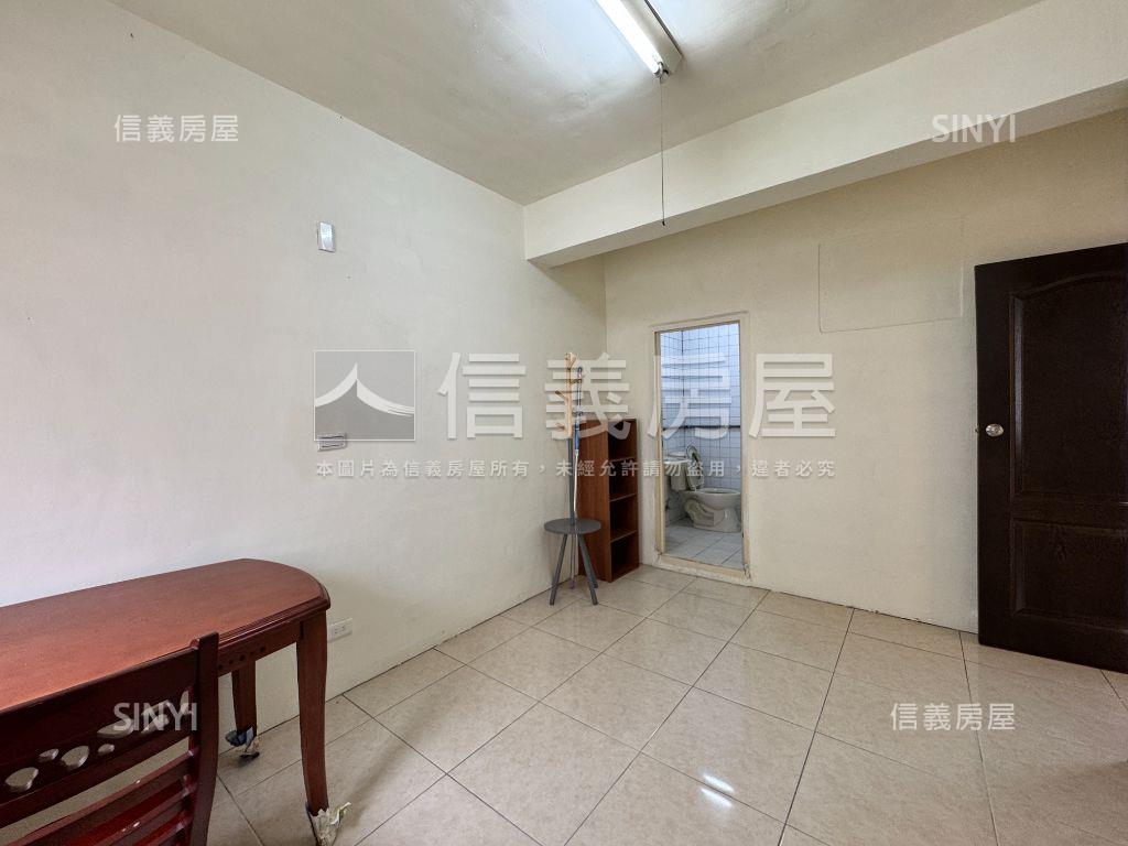 近鳳山車站低總２樓學區宅房屋室內格局與周邊環境