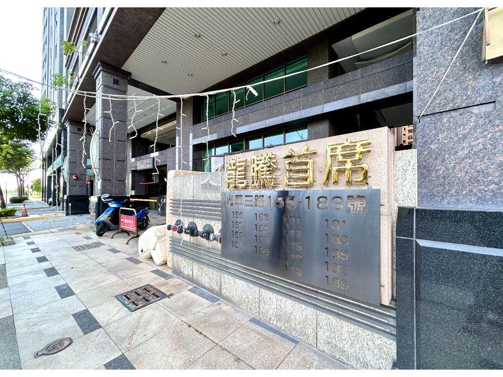 前鎮３１期首席三房平車房屋室內格局與周邊環境