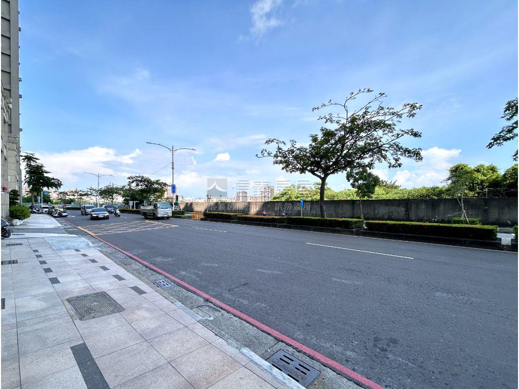 前鎮３１期首席三房平車房屋室內格局與周邊環境