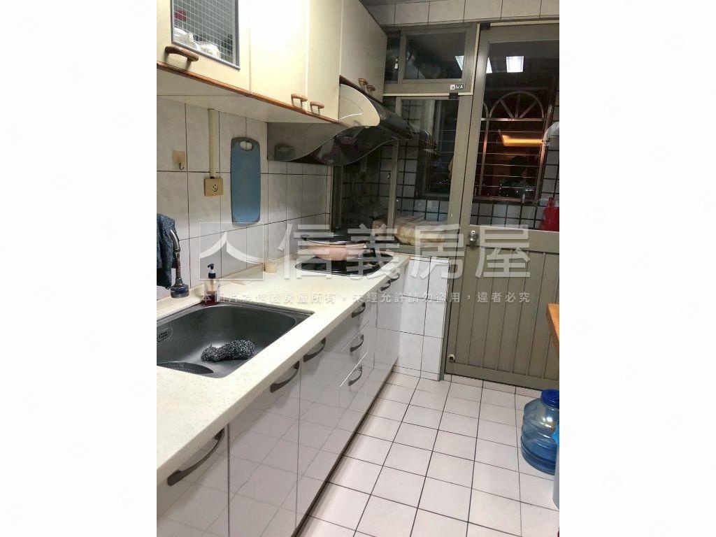 東榮路三房平車視野佳房屋室內格局與周邊環境