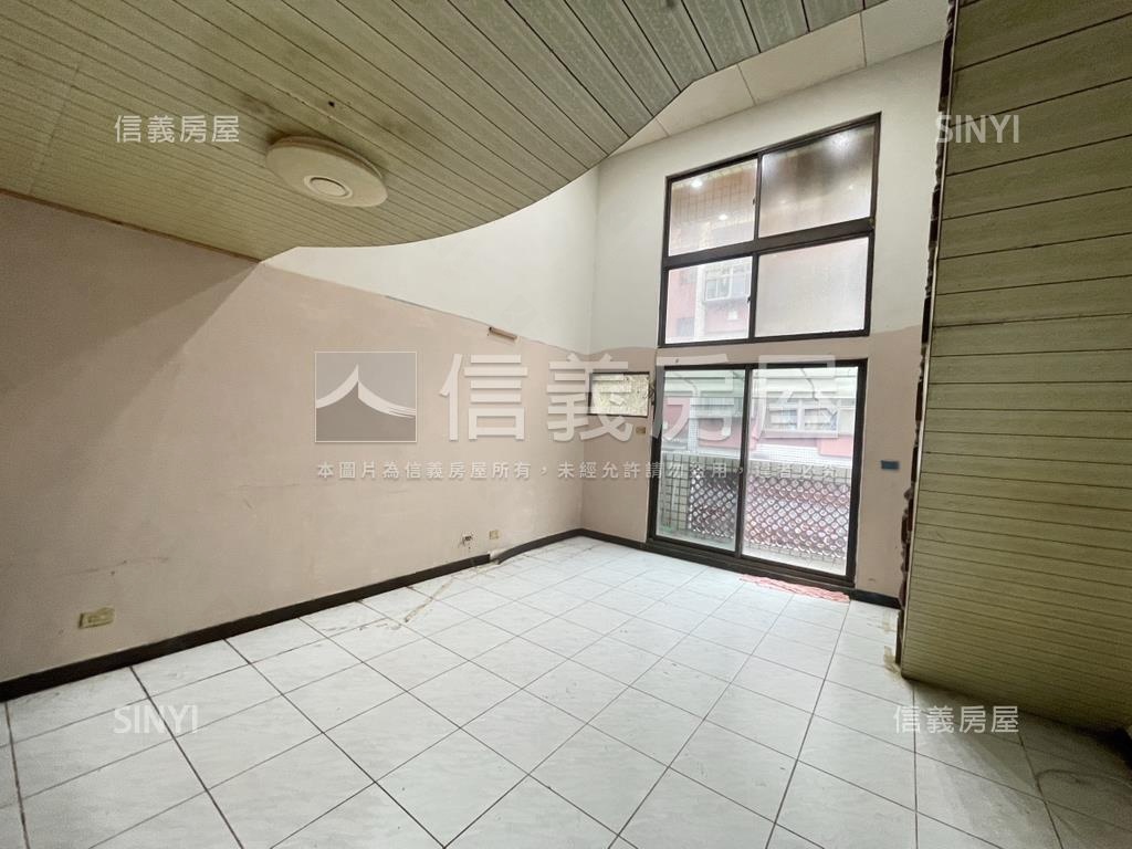 稀有二樓大空間房屋室內格局與周邊環境