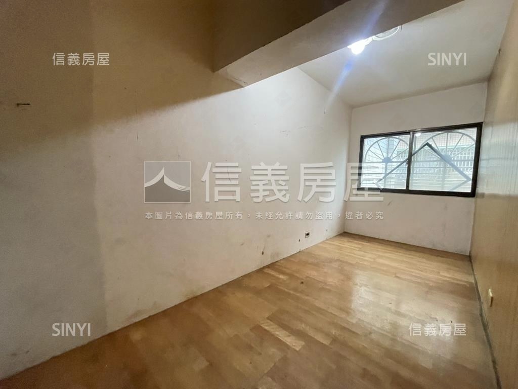 稀有二樓大空間房屋室內格局與周邊環境