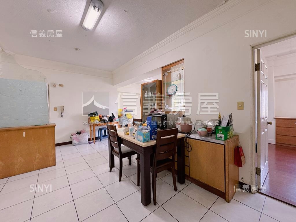 楠梓面公園三房車位房屋室內格局與周邊環境