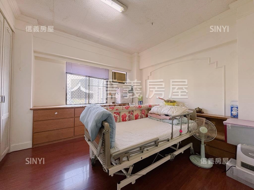 楠梓面公園三房車位房屋室內格局與周邊環境