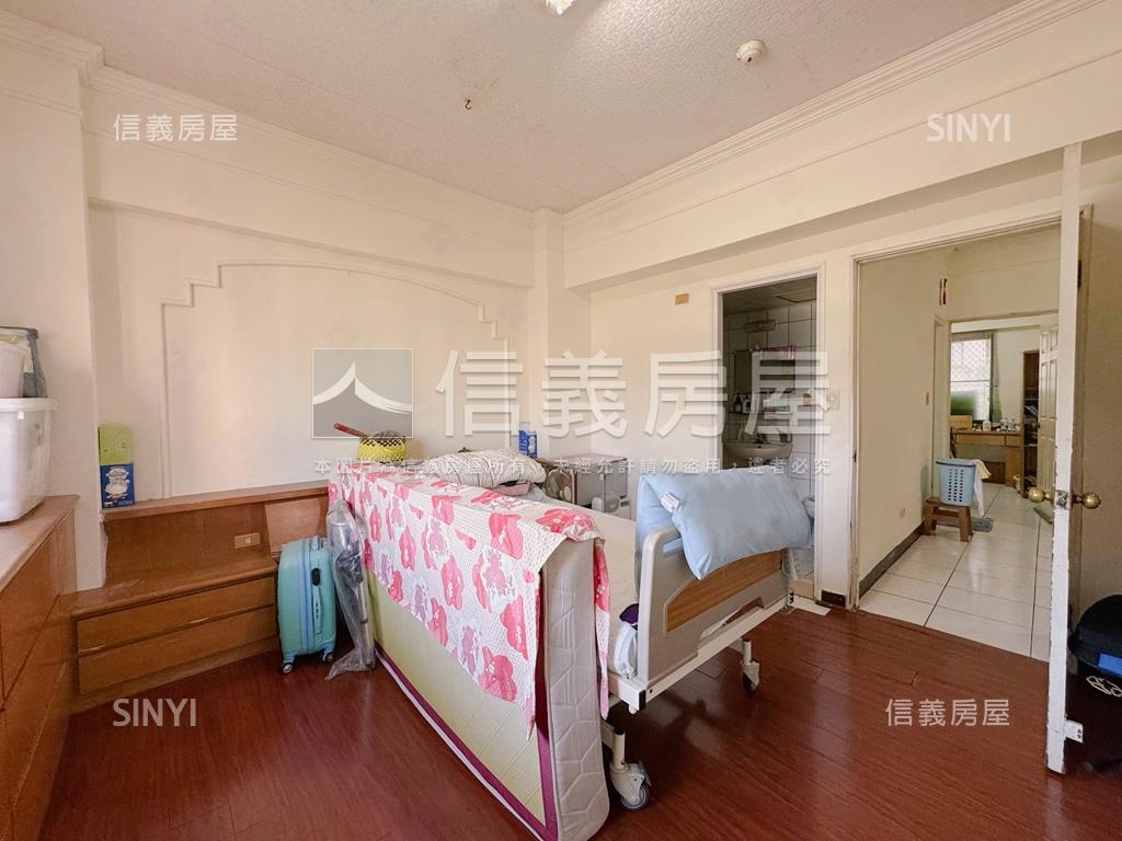 楠梓面公園三房車位房屋室內格局與周邊環境