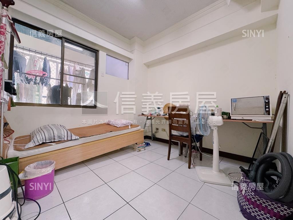 楠梓面公園三房車位房屋室內格局與周邊環境