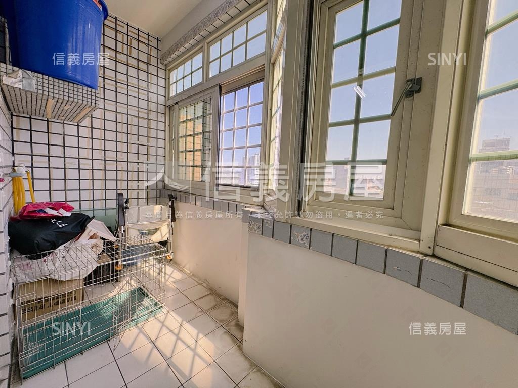 楠梓面公園三房車位房屋室內格局與周邊環境