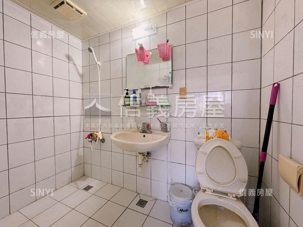 楠梓面公園三房車位房屋室內格局與周邊環境