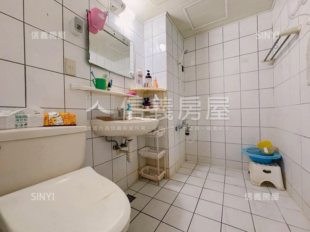 楠梓面公園三房車位房屋室內格局與周邊環境