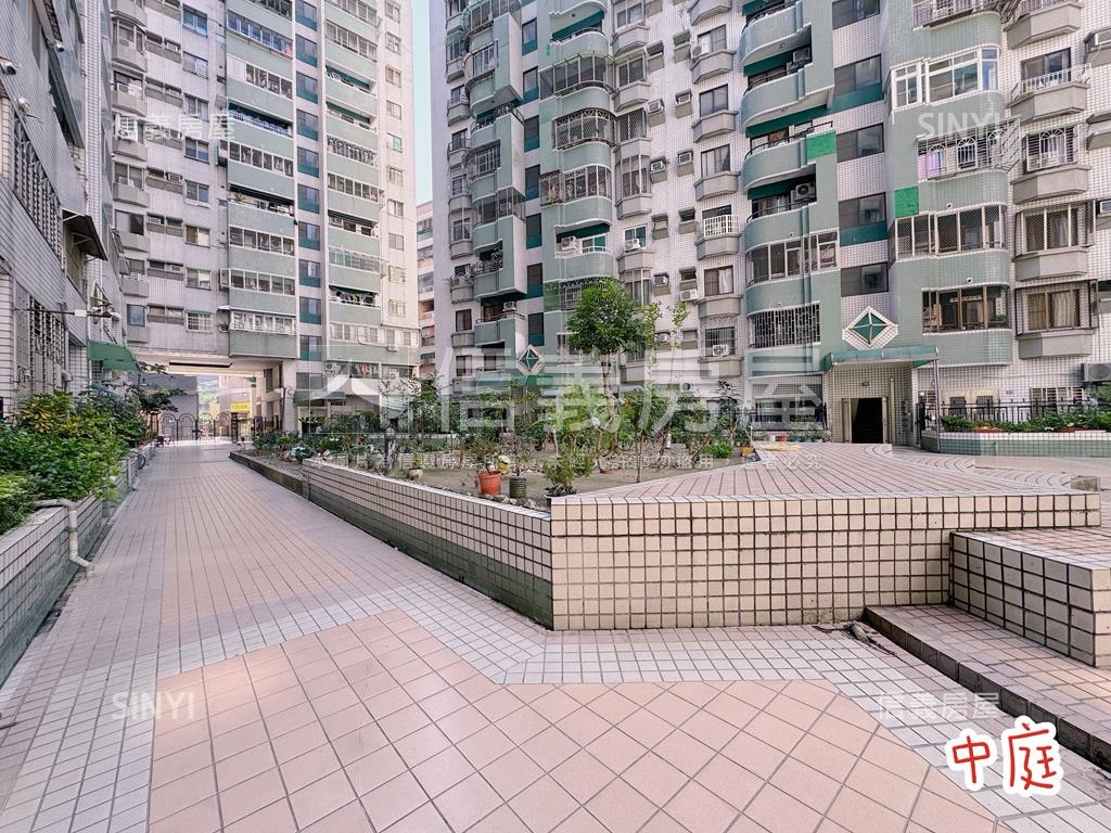 楠梓面公園三房車位房屋室內格局與周邊環境