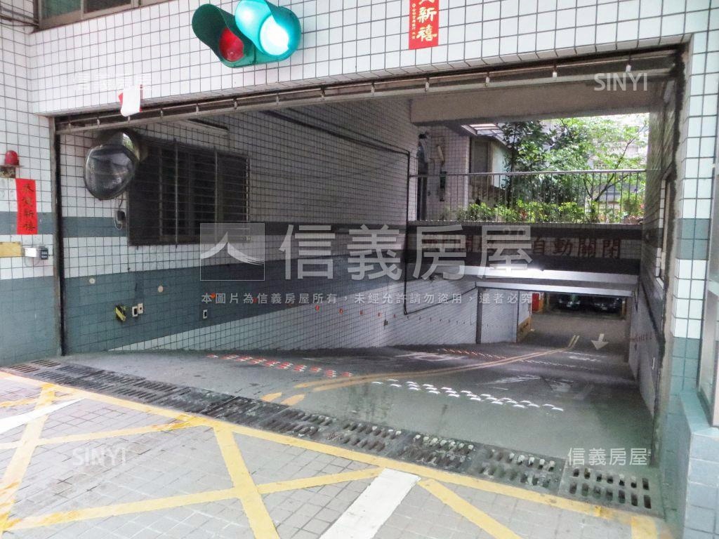 專任中和１００稀有大三房房屋室內格局與周邊環境