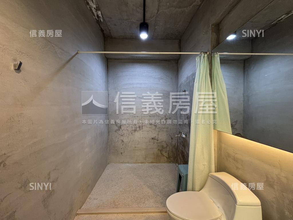 左營大面寬雙車墅房屋室內格局與周邊環境