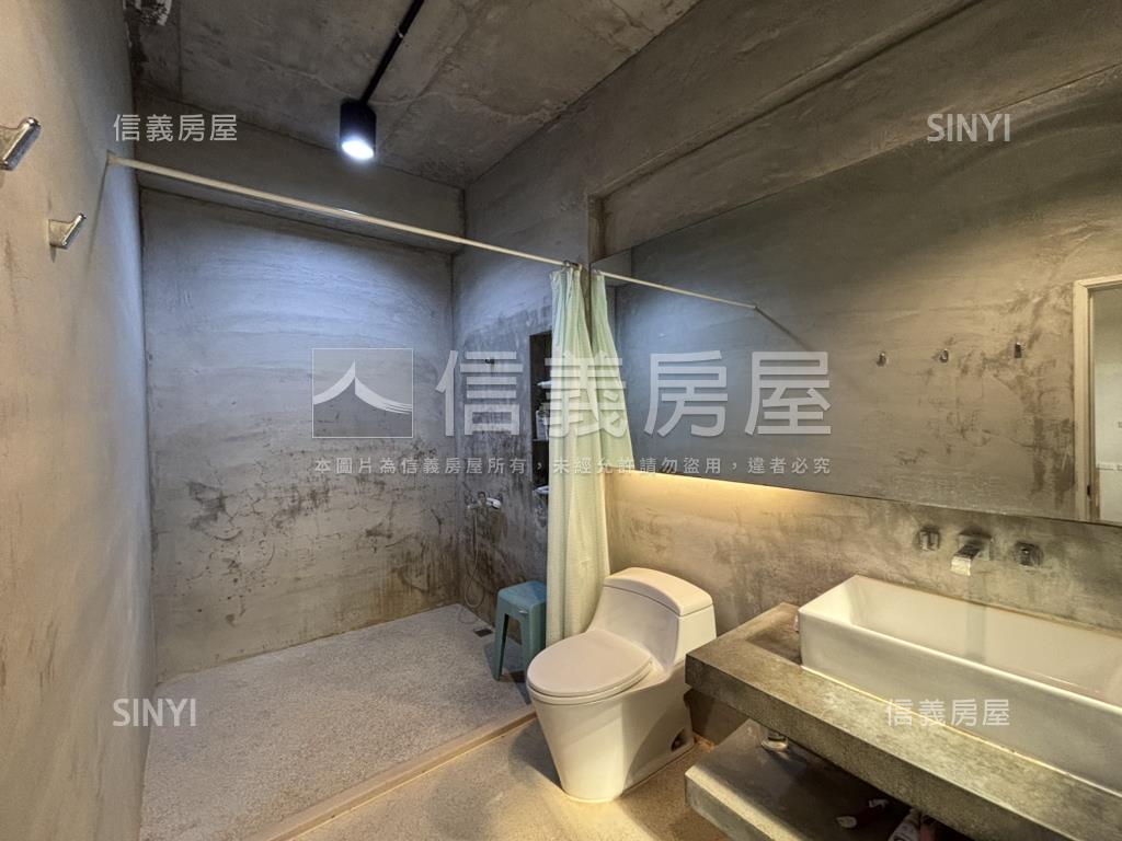 左營大面寬雙車墅房屋室內格局與周邊環境