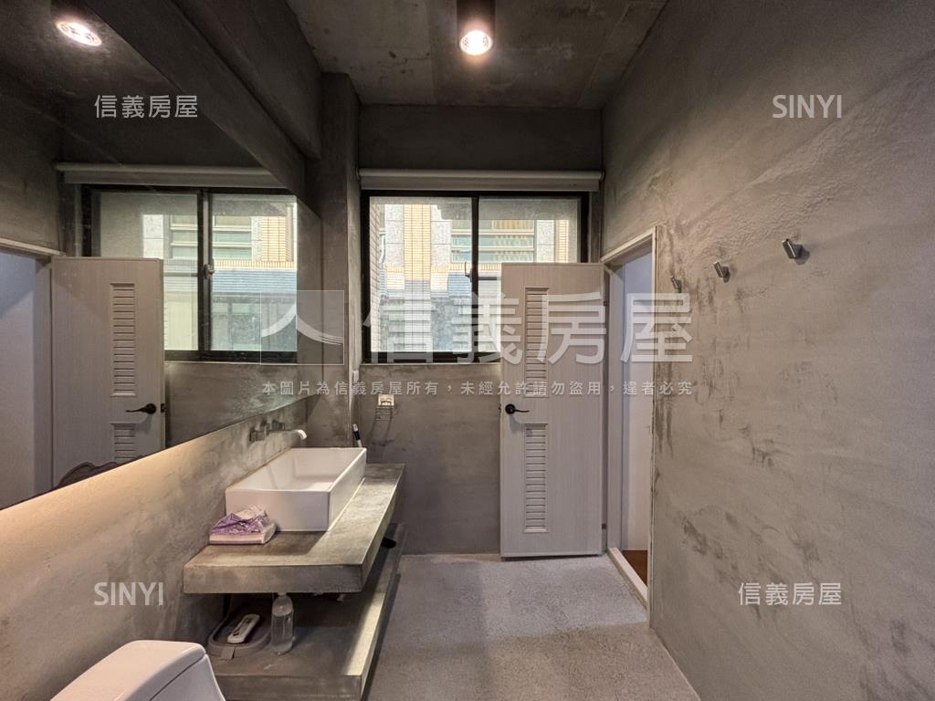 左營大面寬雙車墅房屋室內格局與周邊環境