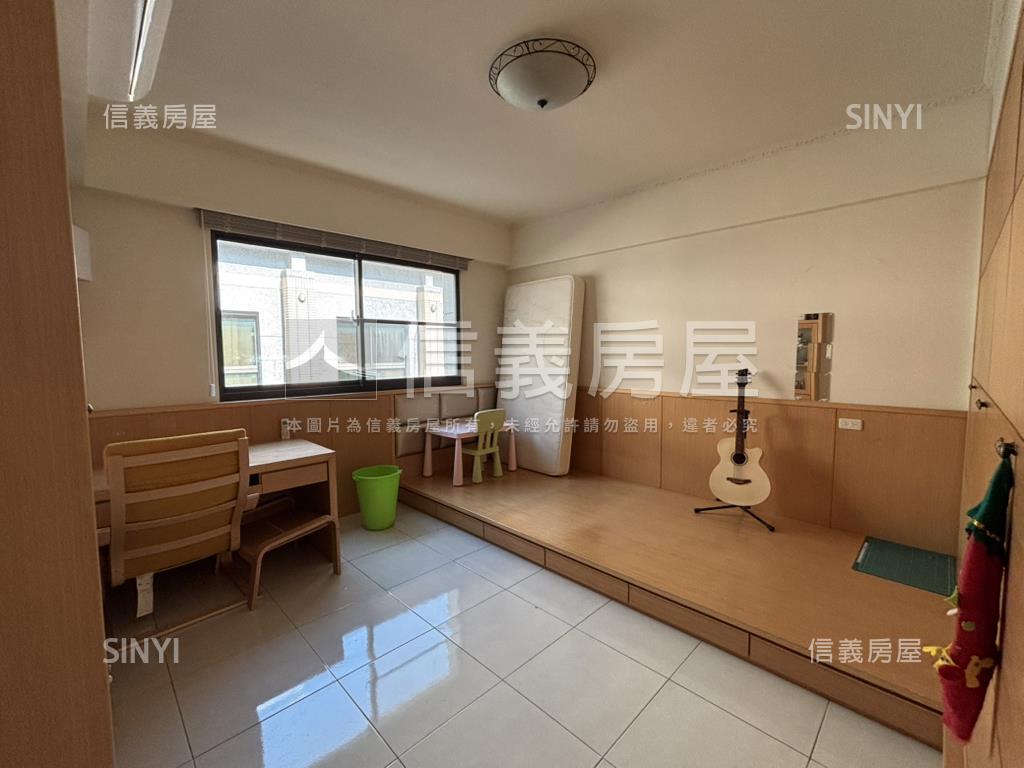 左營大面寬雙車墅房屋室內格局與周邊環境