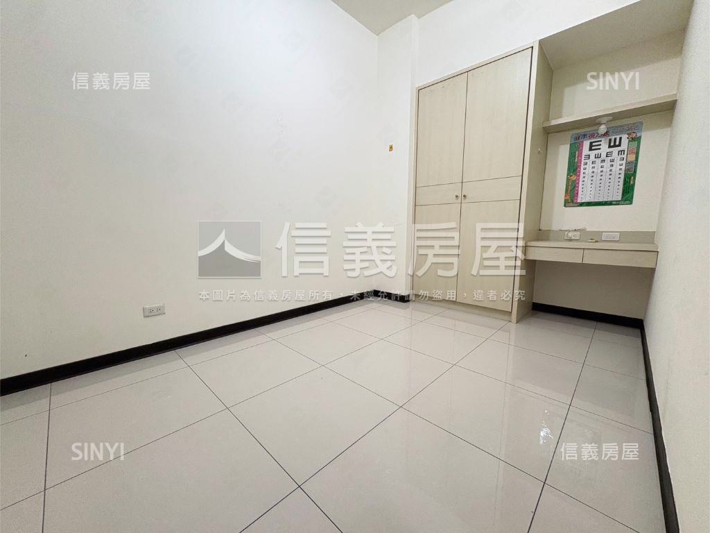 市場旁採光機能三房車位房屋室內格局與周邊環境