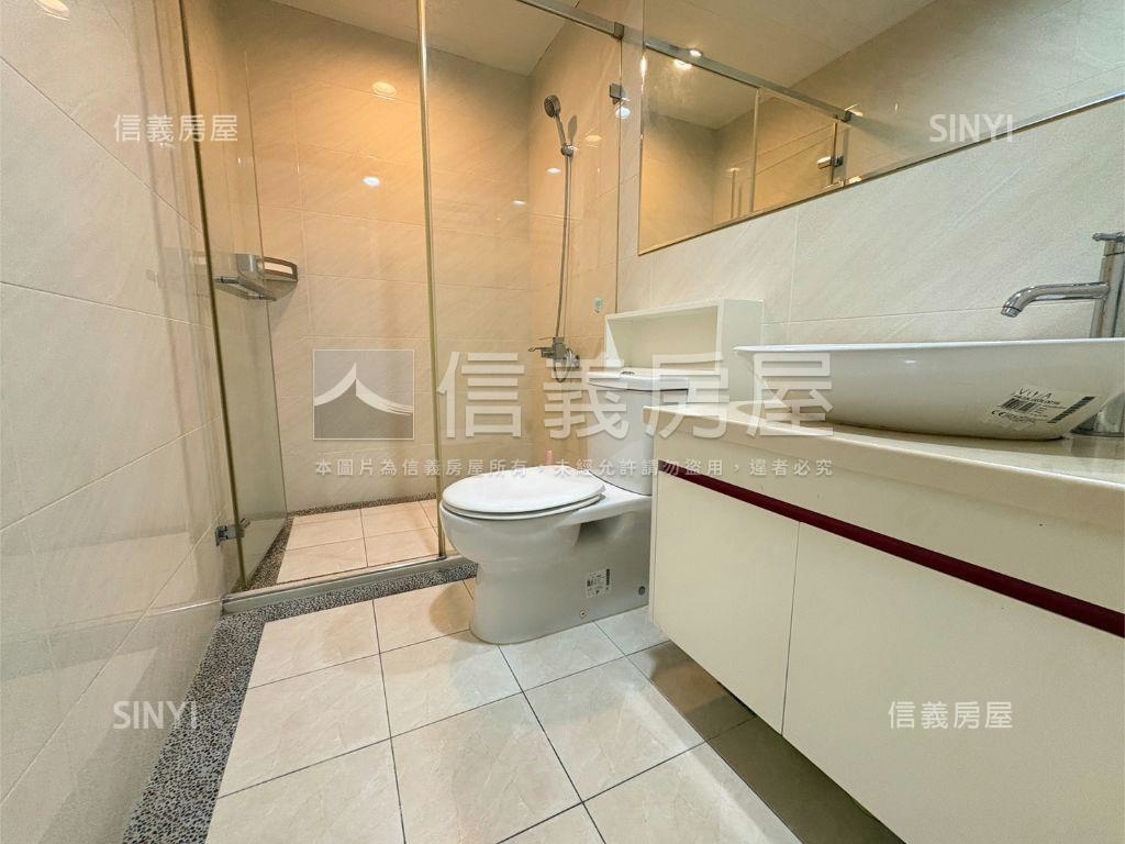 市場旁採光機能三房車位房屋室內格局與周邊環境