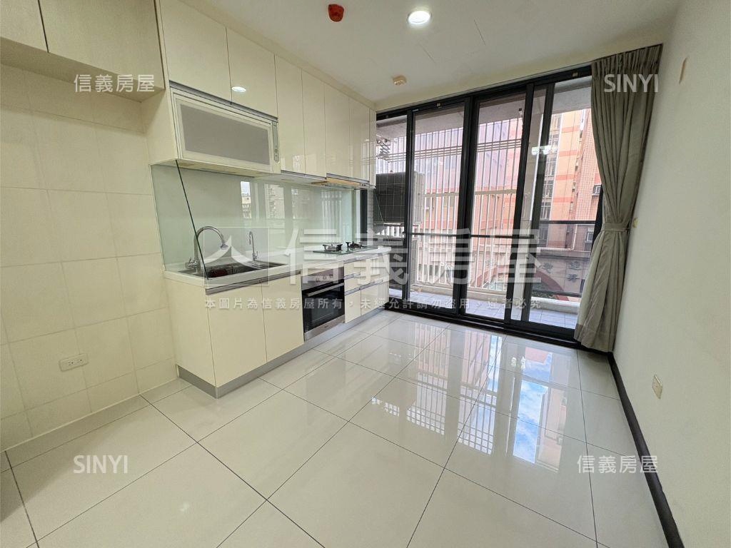 市場旁採光機能三房車位房屋室內格局與周邊環境