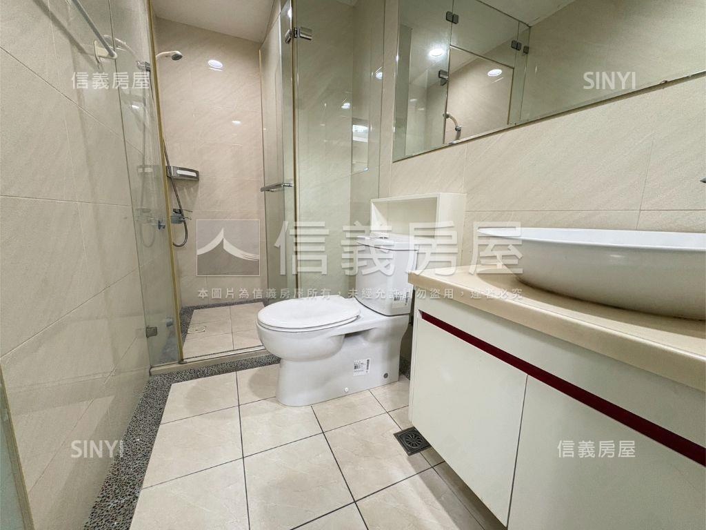 市場旁採光機能三房車位房屋室內格局與周邊環境