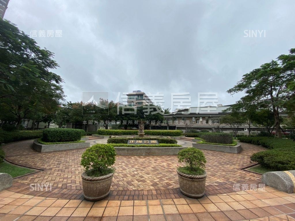 專任正隆麗池四房平面車位房屋室內格局與周邊環境