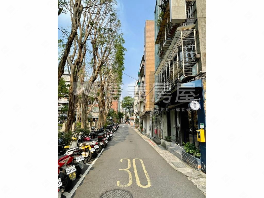 永康國際商圈公園旁美金店房屋室內格局與周邊環境