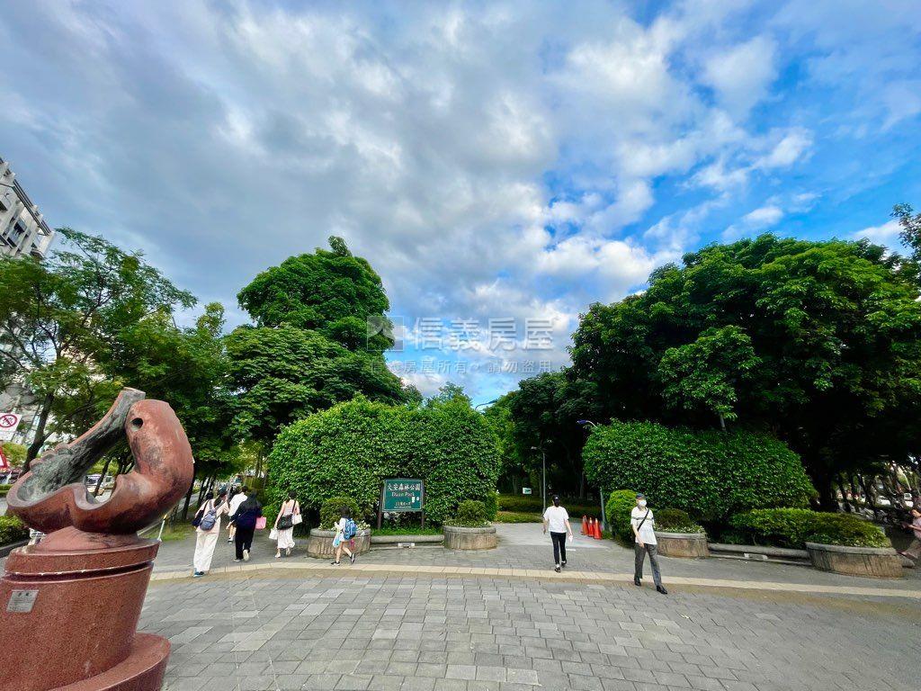 永康國際商圈公園旁美金店房屋室內格局與周邊環境