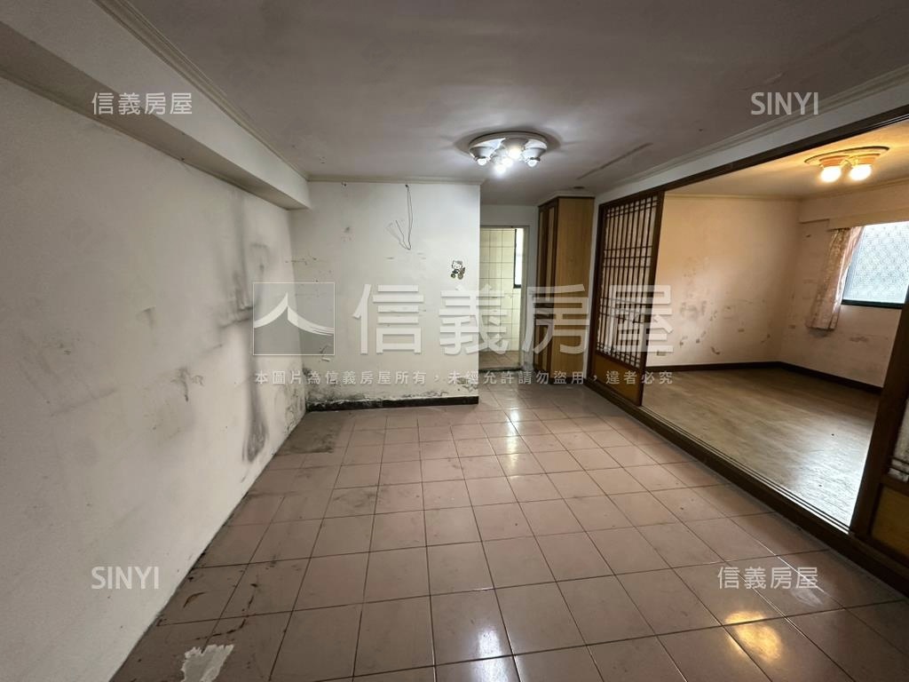 小碧潭捷運站旁美麗公寓房屋室內格局與周邊環境