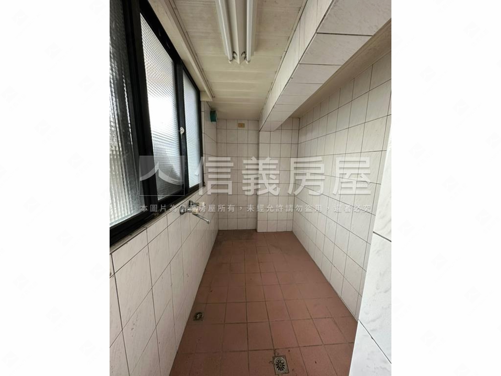 小碧潭捷運站旁美麗公寓房屋室內格局與周邊環境