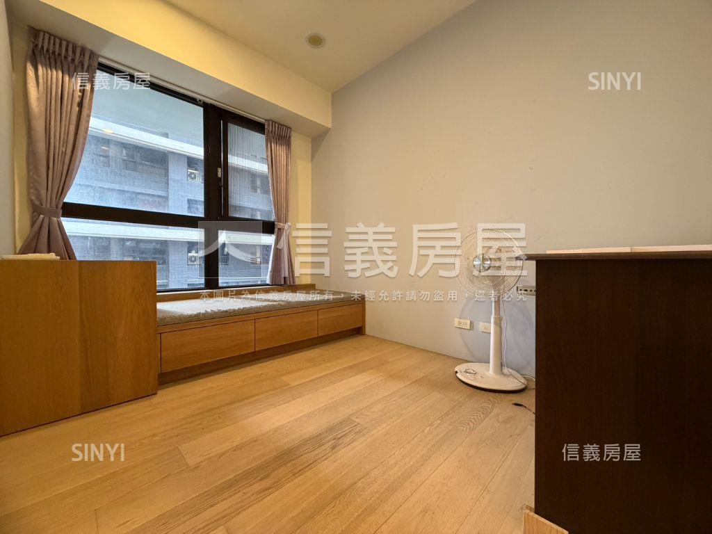 成大城典雅三房平車房屋室內格局與周邊環境