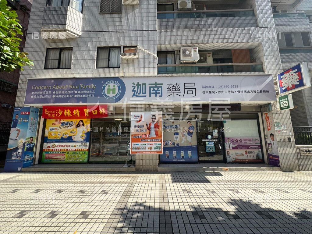面寬約十米，國泰商圈店面房屋室內格局與周邊環境