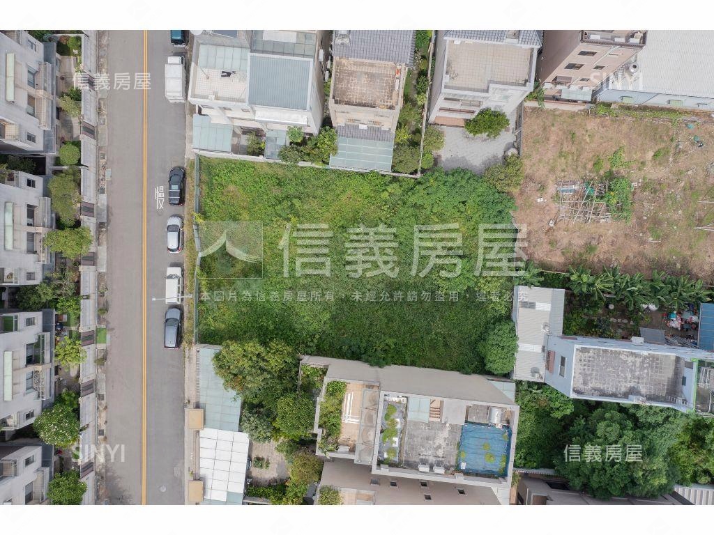 誠意出售大面寬土地房屋室內格局與周邊環境