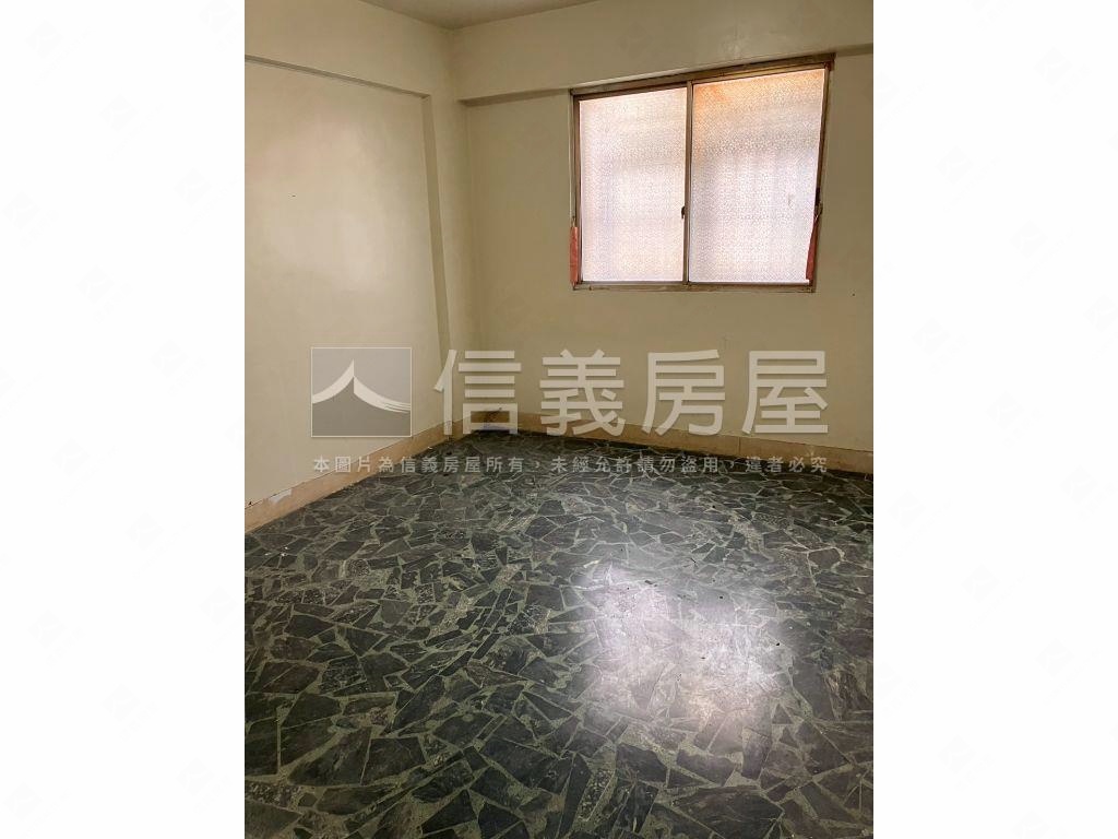 近中清捷運約８米活路透天房屋室內格局與周邊環境