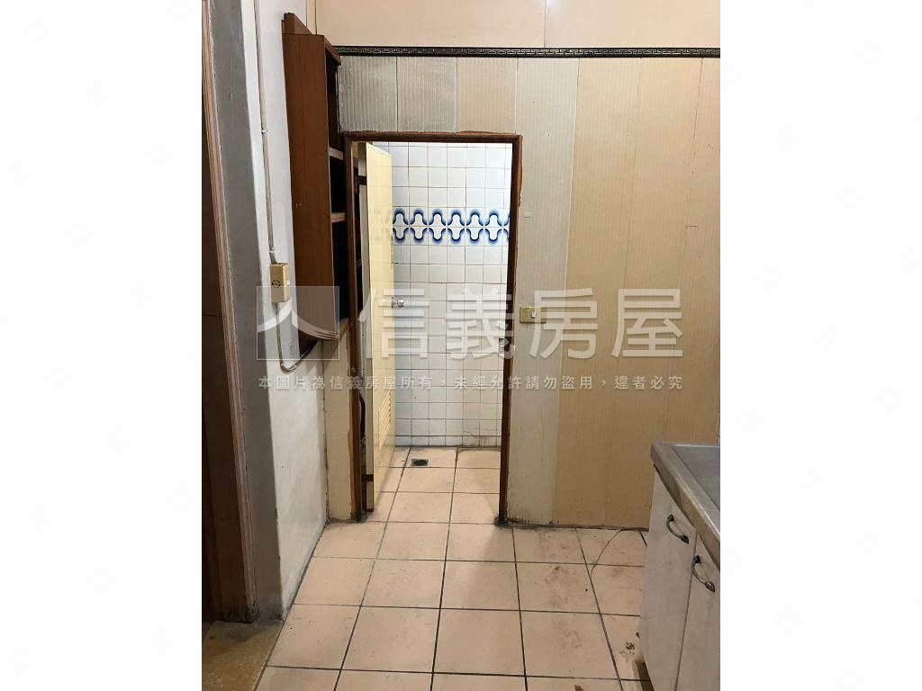 近中清捷運約８米活路透天房屋室內格局與周邊環境