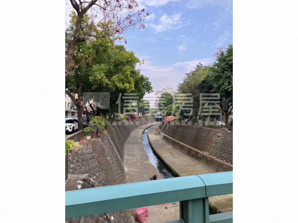 近中清捷運約８米活路透天房屋室內格局與周邊環境