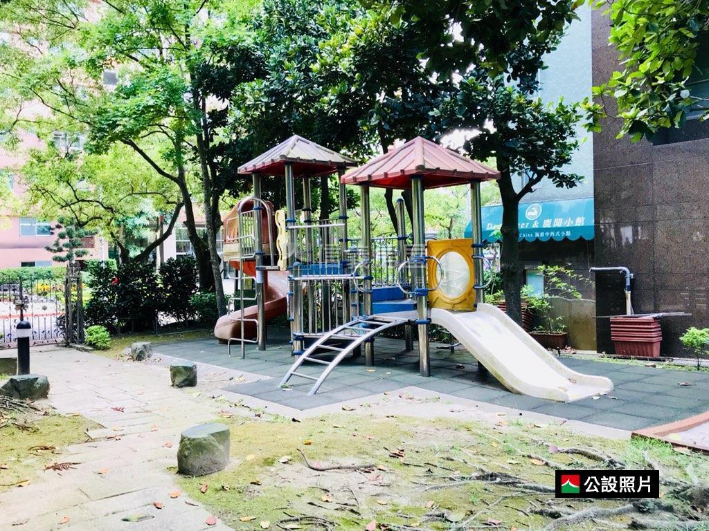 富邦綠意高樓層平面車位房屋室內格局與周邊環境