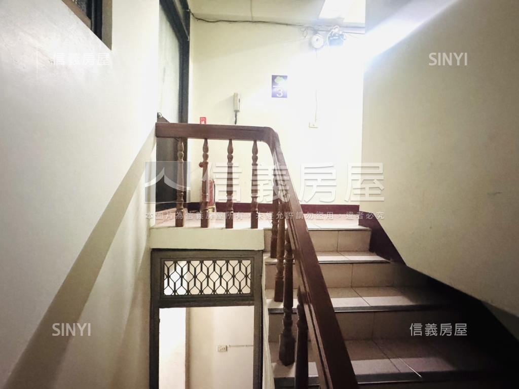 正大鵬路８間套房黃金店面房屋室內格局與周邊環境