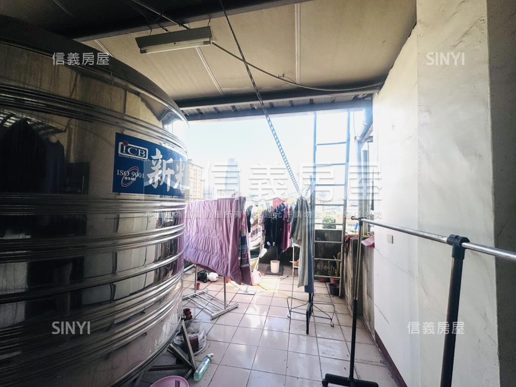 正大鵬路８間套房黃金店面房屋室內格局與周邊環境