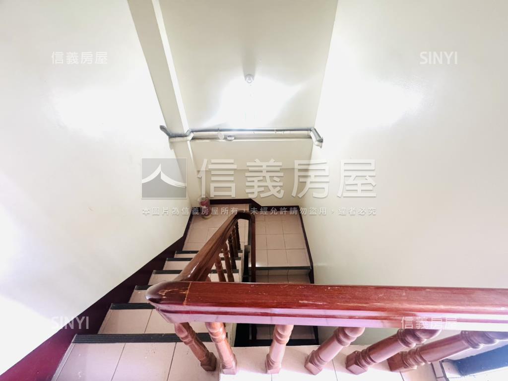 正大鵬路８間套房黃金店面房屋室內格局與周邊環境