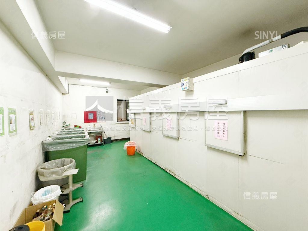 鋒霖御璽三房坡平車位房屋室內格局與周邊環境