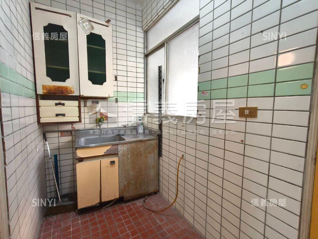 近英明國中三樓採光美寓房屋室內格局與周邊環境