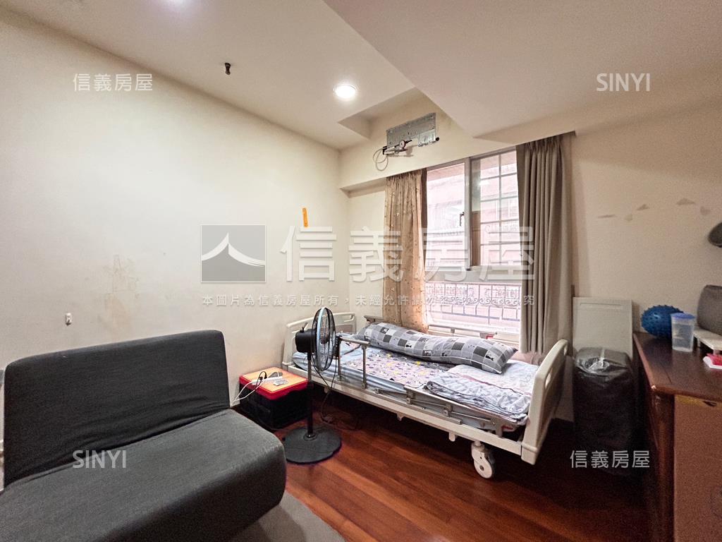 一品方正大戶車位房屋室內格局與周邊環境
