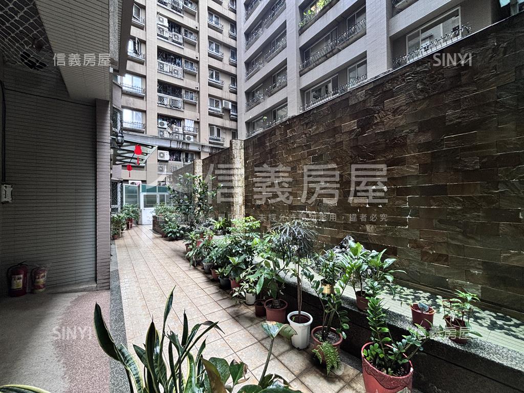 一品方正大戶車位房屋室內格局與周邊環境