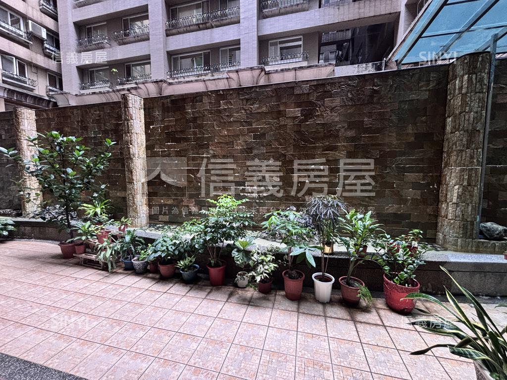 一品方正大戶車位房屋室內格局與周邊環境