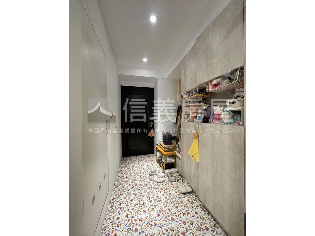 巨城大２房２衛視野美裝潢房屋室內格局與周邊環境