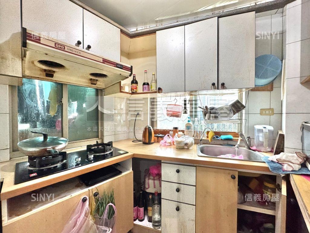 中榮華廈電梯三房房屋室內格局與周邊環境