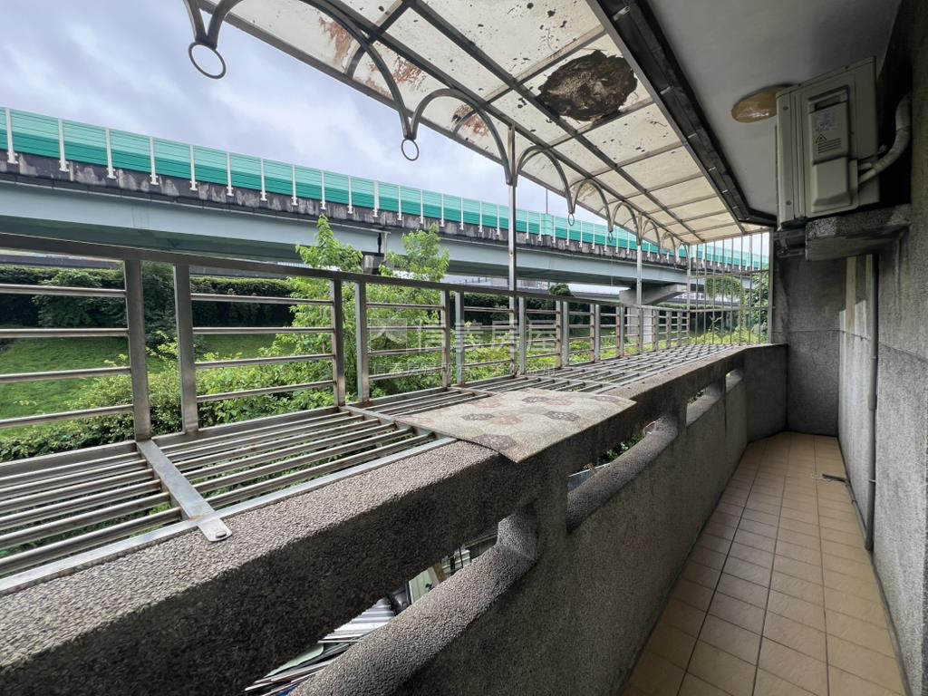 成功路稀有三面採光三樓房屋室內格局與周邊環境