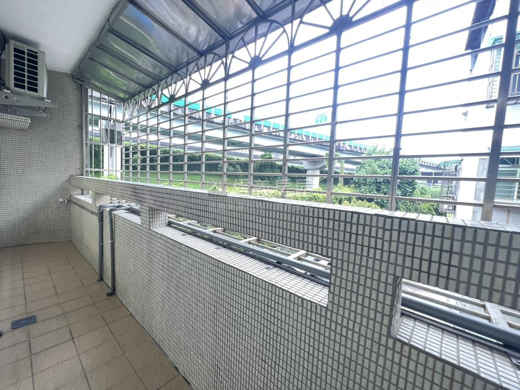 成功路稀有三面採光三樓房屋室內格局與周邊環境