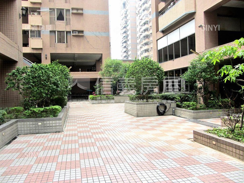 觀雲唯美四房平車房屋室內格局與周邊環境